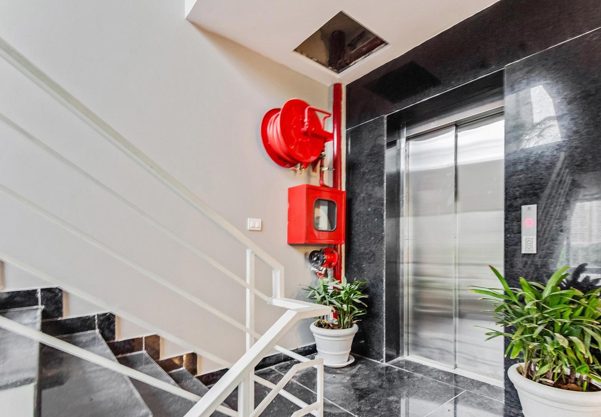 Townhouse Sector 49 Near Logix City Centre Noida Exterior foto