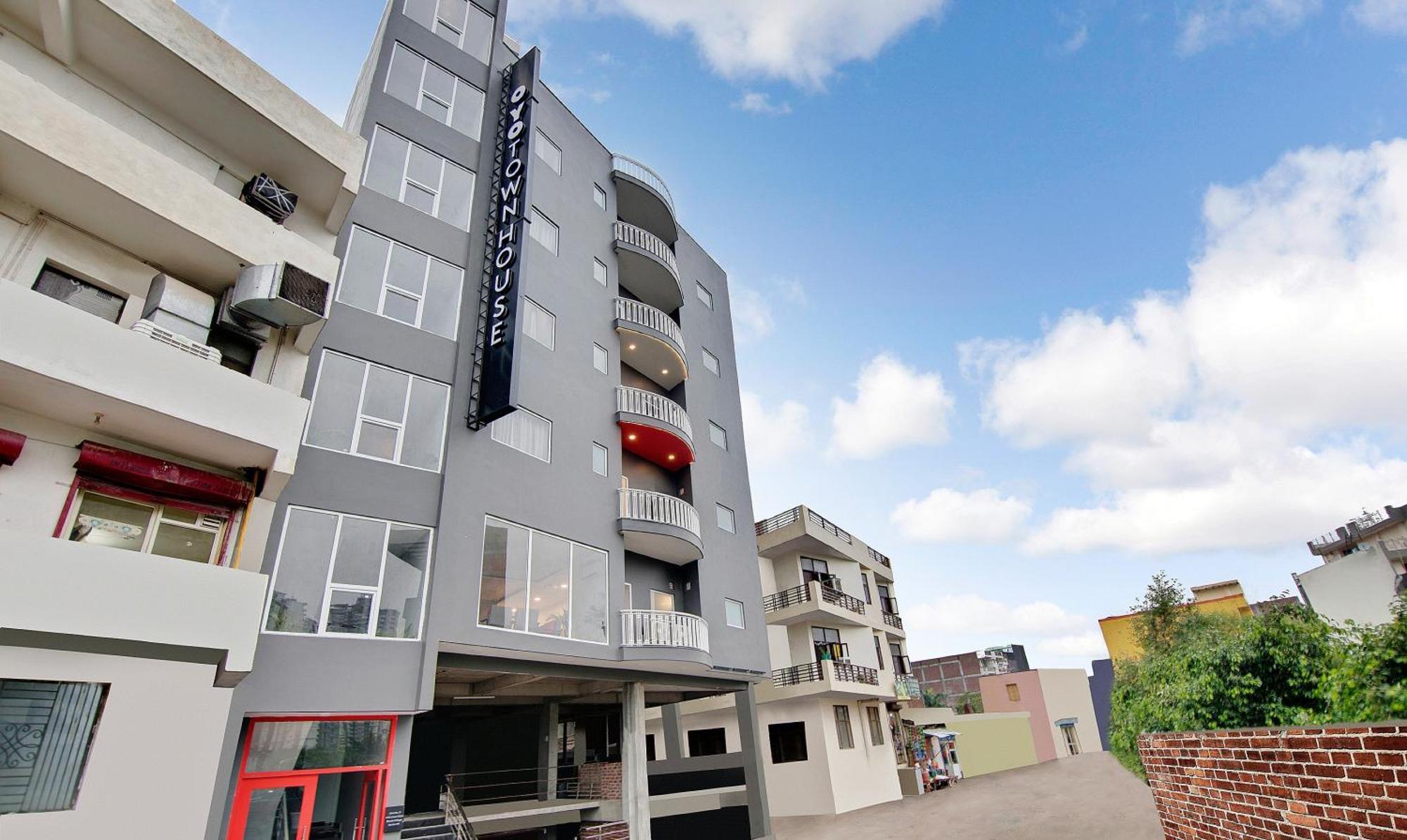 Townhouse Sector 49 Near Logix City Centre Noida Exterior foto