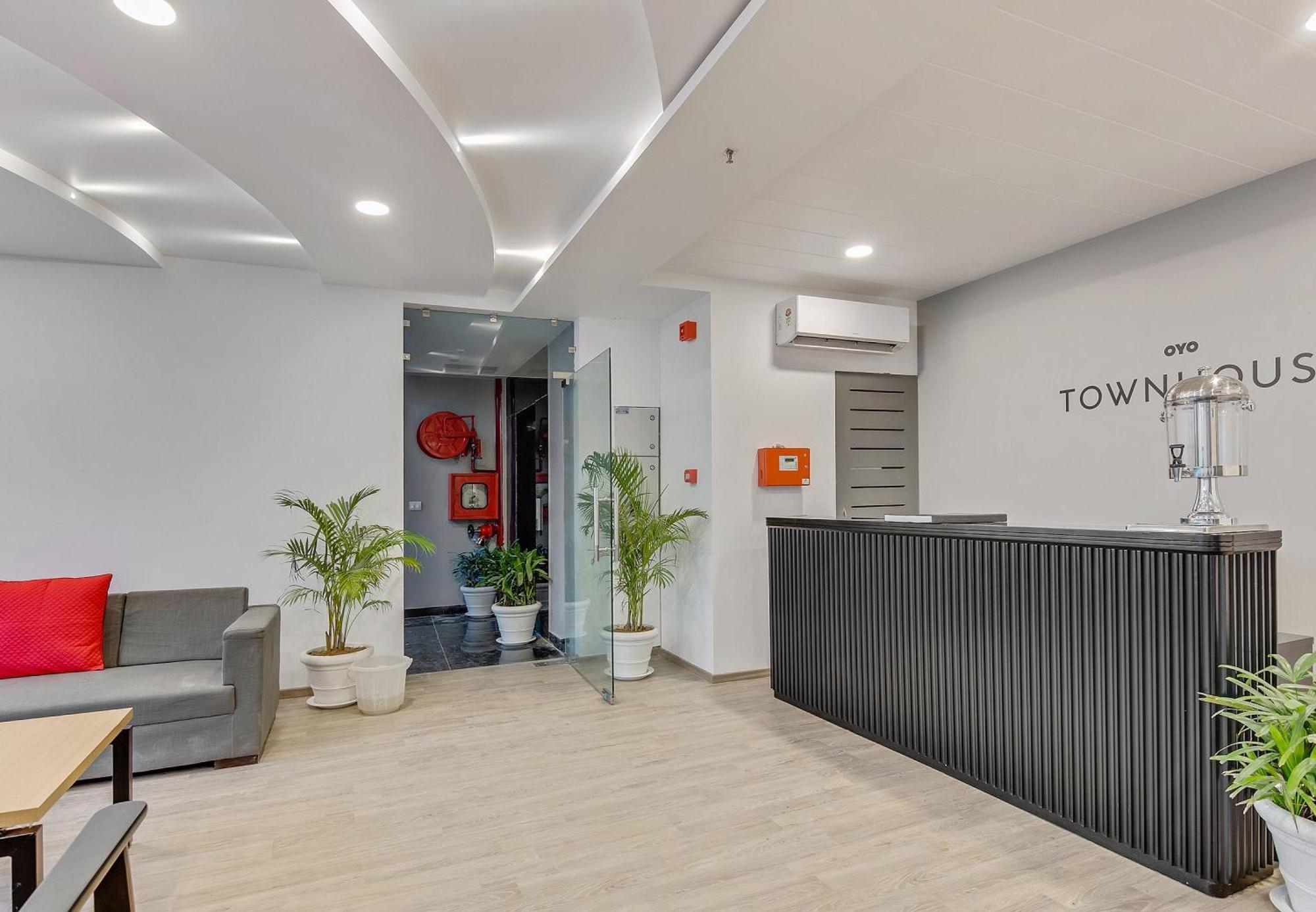 Townhouse Sector 49 Near Logix City Centre Noida Exterior foto